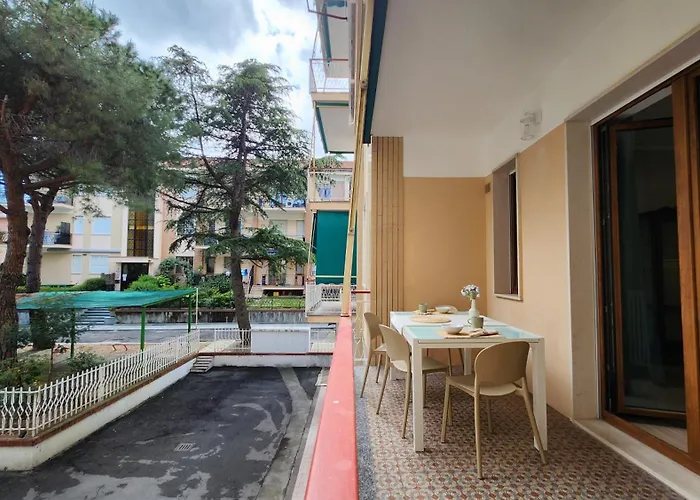 아파트 200m From The Sea, New Flat With Ac And Wifi *